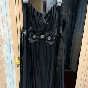 Bloose-mini black dress